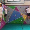 Elkészült a sport mászófal az iskola tornatermében